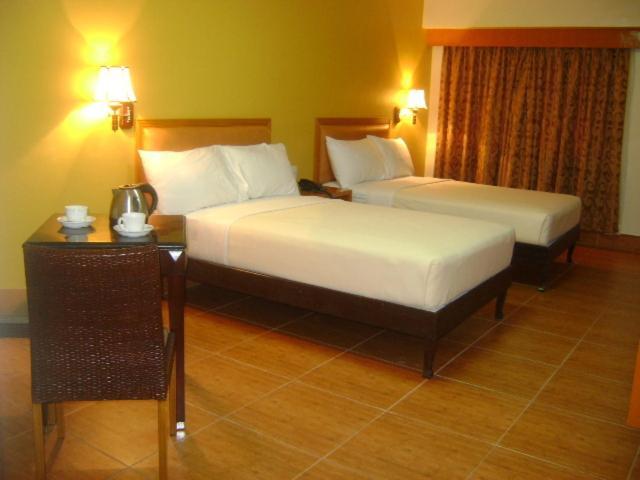 Pamulinawen Hotel Laoag Zimmer foto